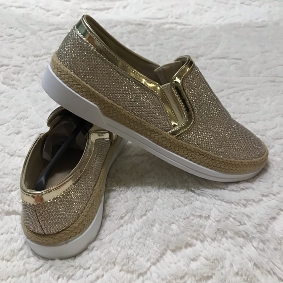 👟 Via Pinky Collection Gold Winnie Sneakers - Picture 2 of 16
